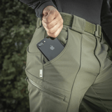 M-Tac Bukser Soft Shell Vinter med fleeceforing, lomme til smartphone, og holdbar softshell-materiale til vinterbrug udendørs.