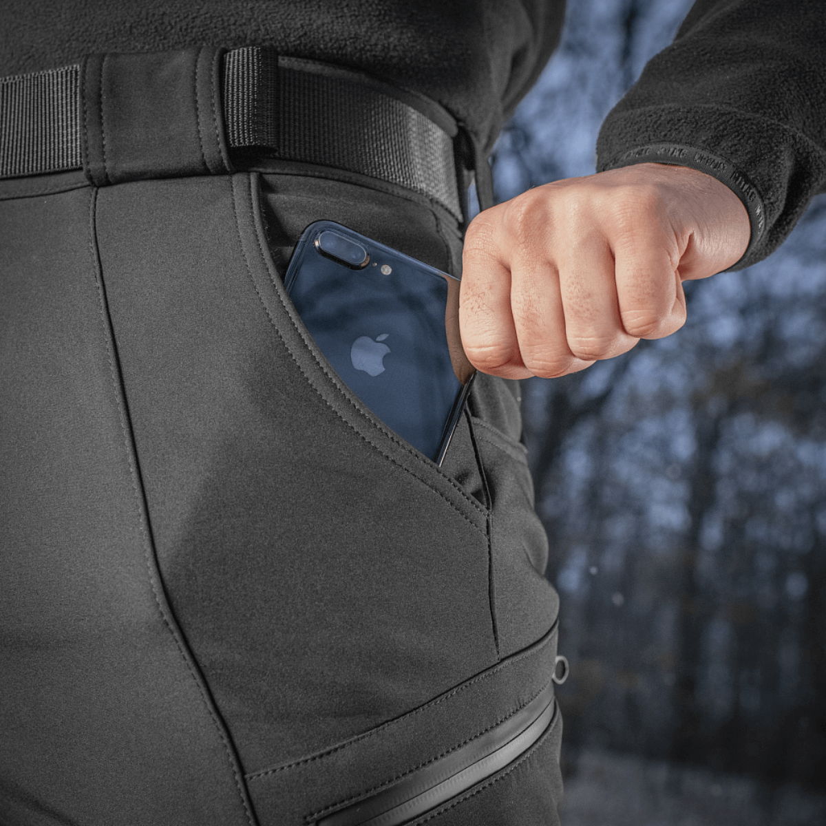 M-Tac Bukser Soft Shell Vinter lomme med smartphone, ideelle til efterårs- og vinterbrug, kombinerer slidstyrke med isolering.