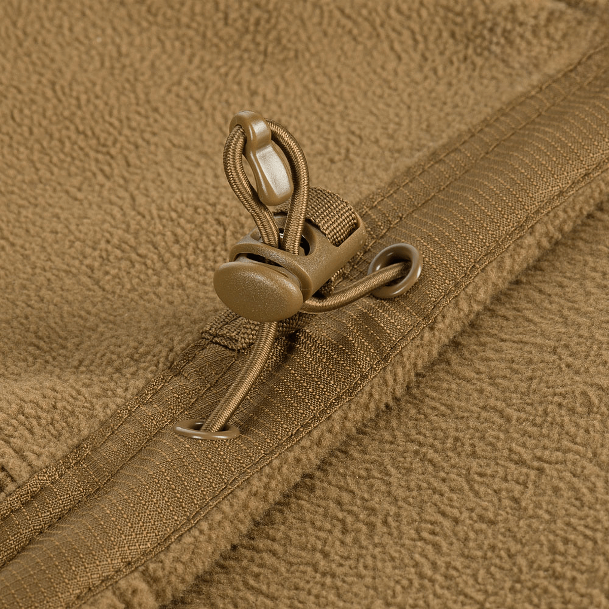 Nærbillede af lynlåssnor på M-Tac Division Gen.II Windblock Fleecejakke, designet til maksimal varme og beskyttelse mod vind.