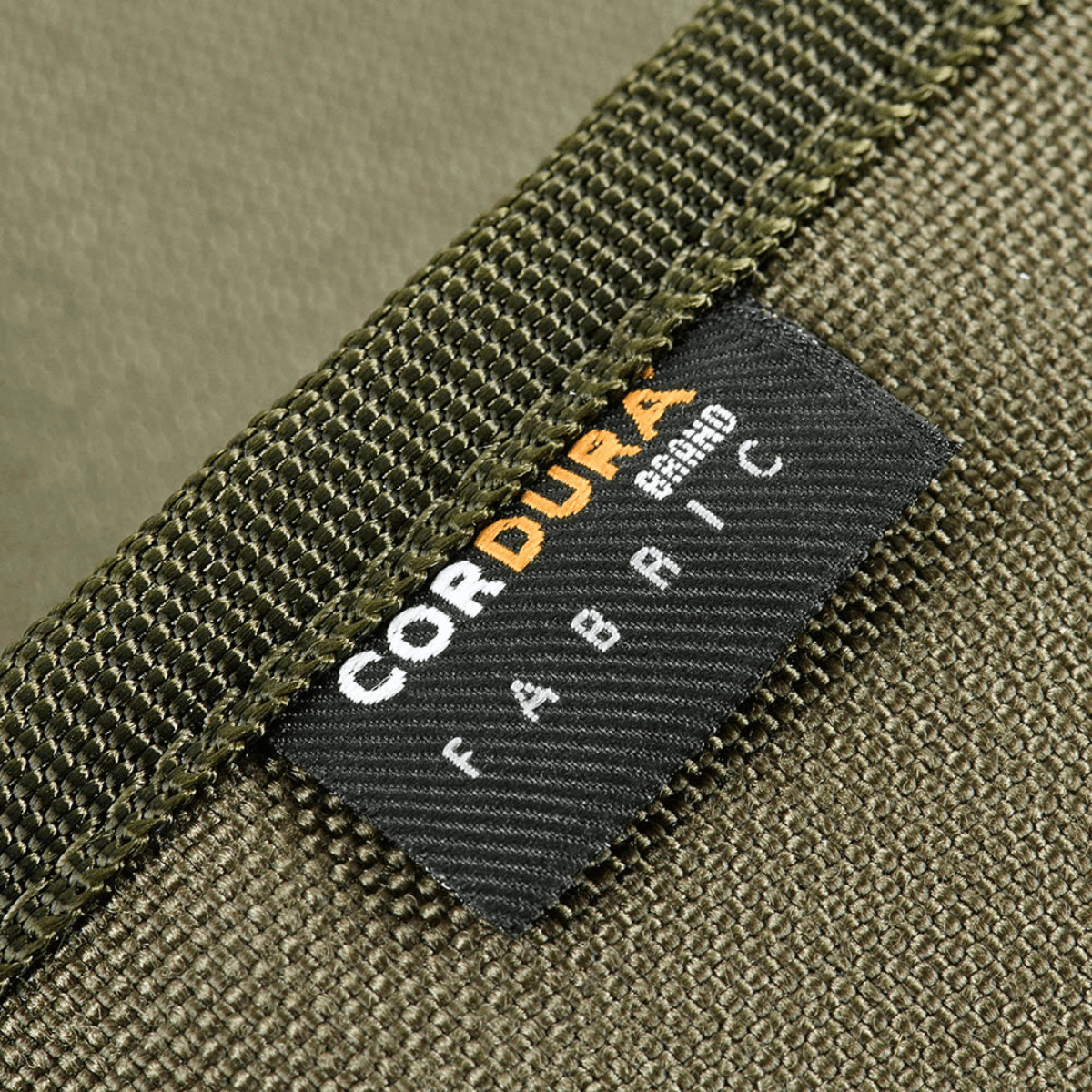 Label på Cordura 500D-materiale på M-Tac Pung Elite Gen.II, som viser stoffets slidstærke kvalitet.