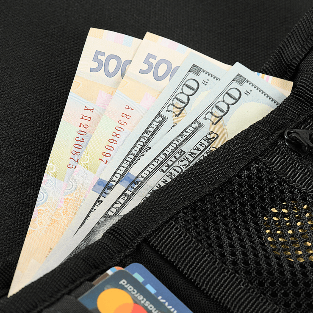 M-Tac Pung Elite Gen.II med kontanter og kort i holdbare Cordura 500D materialer, stilfuld og rummelig til daglig brug.