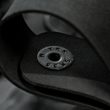 Nærbillede af M-Tac Sæt af 2 – Duty Belt Keepers med robust knapdesign til politibælte fastgørelse, taktisk og holdbar konstruktion.