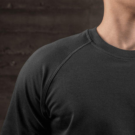 M-Tac Raglan Athlete sweatshirt med raglanærmer, rund hals, ideel til daglig brug og sport. Minimalistisk design i sort.