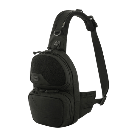 M-Tac Buckler Taske Elite i sort med MOLLE-system og skjult rum, designet til taktisk opbevaring og komfortabel transport.