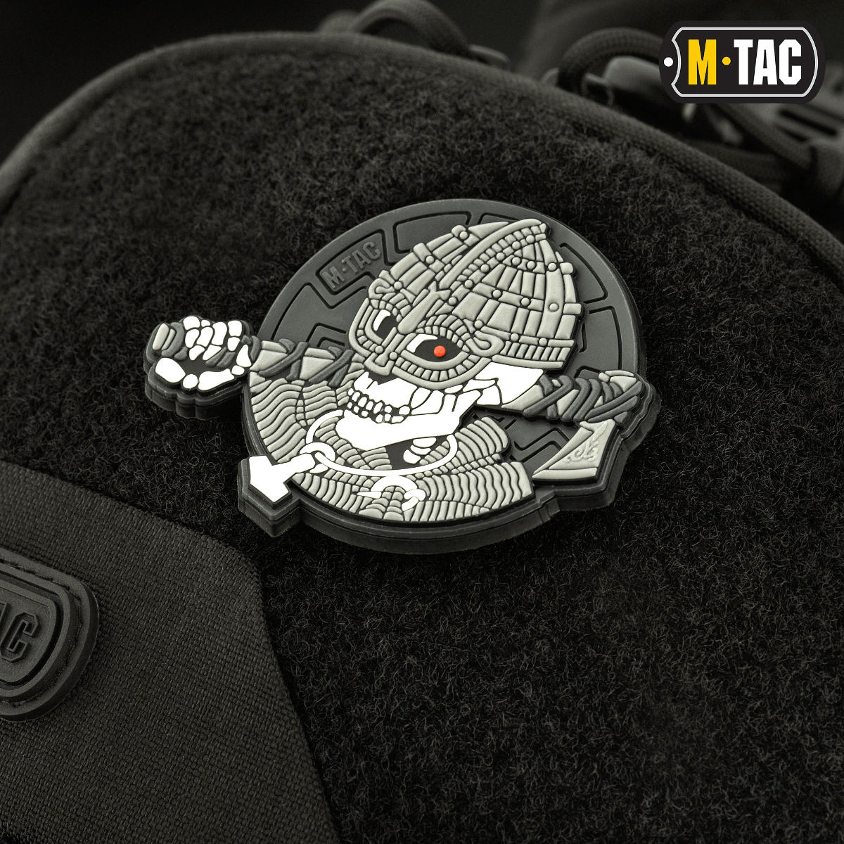 Nærbillede af M-Tac Buckler Taske Elite med et taktisk design og detalje i høj kvalitet, fremhæver det robuste mønster og finish.