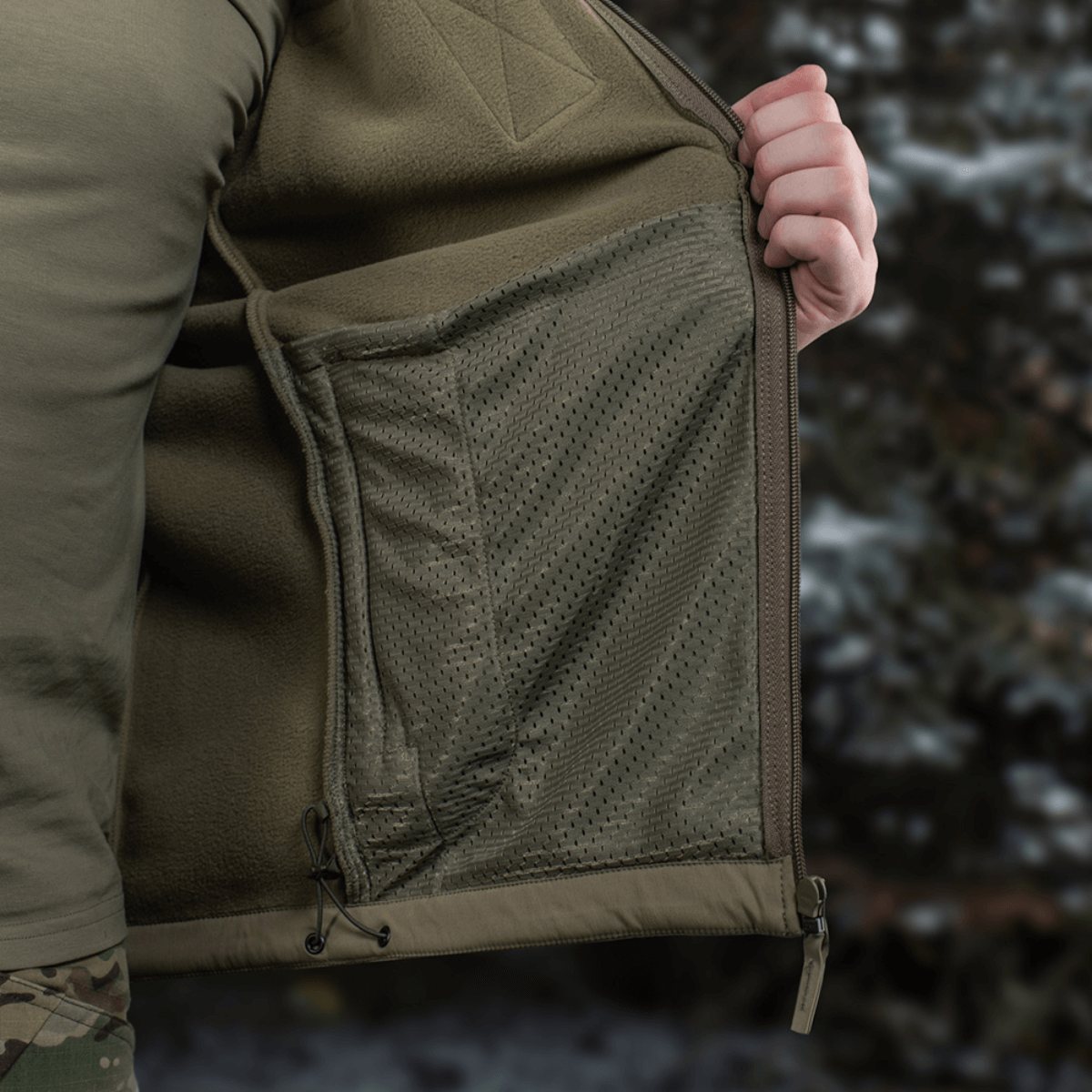 M-Tac Combat Fleece Polartec Jakke med termoregulerende mesh og YKK lynlås, velegnet til taktisk og casual brug. Varm og slidstærk jakke.
