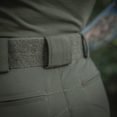 Nærbillede af M-Tac Bukser Aggressor Summer Flex Dame med elastisk "tunnel"-taljebånd og Rip-Stop nylonstof.