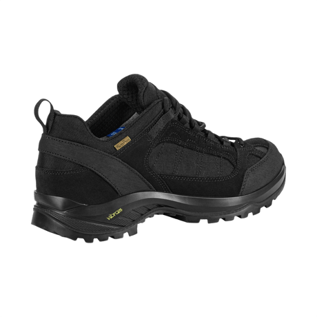 M-Tac Sneakers Tactical Demi-Season Pro Line i sort, lavet af suede og Cordura med patenteret Vibram-sål, ideel til taktiske aktiviteter.