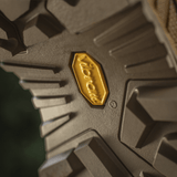Nærbillede af den patenterede Vibram-sål på M-Tac Sneakers Tactical Demi-Season Pro Line for fremragende greb og holdbarhed.