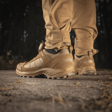 Tactical Sneakers Demi-Season – Let og komfortabel til trekking og outdoor, set bagfra på en skovsti.