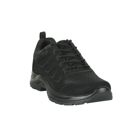 M-Tac Tactical Sneakers IVA i åndbart mesh og syntetisk nubuck, ideelle til trekking og outdoor-aktiviteter med forstærket tå og hæl.