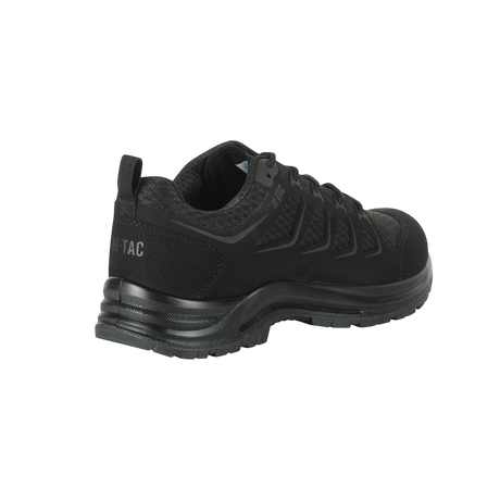 M-Tac Tactical Sneakers IVA i sort med åndbar mesh og forstærket tå, perfekt til trekking og outdoor-aktiviteter.