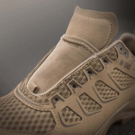 M-Tac Tactical Sneakers IVA i lysebrun farve med åndbar mesh og syntetisk nubuck for ventilation, ideel til outdoor-aktiviteter.