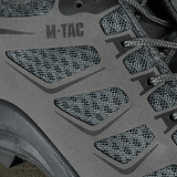 M-Tac Tactical Sneakers IVA med åndbart mesh og syntetisk nubuck overdel, ideel til outdoor-aktiviteter.