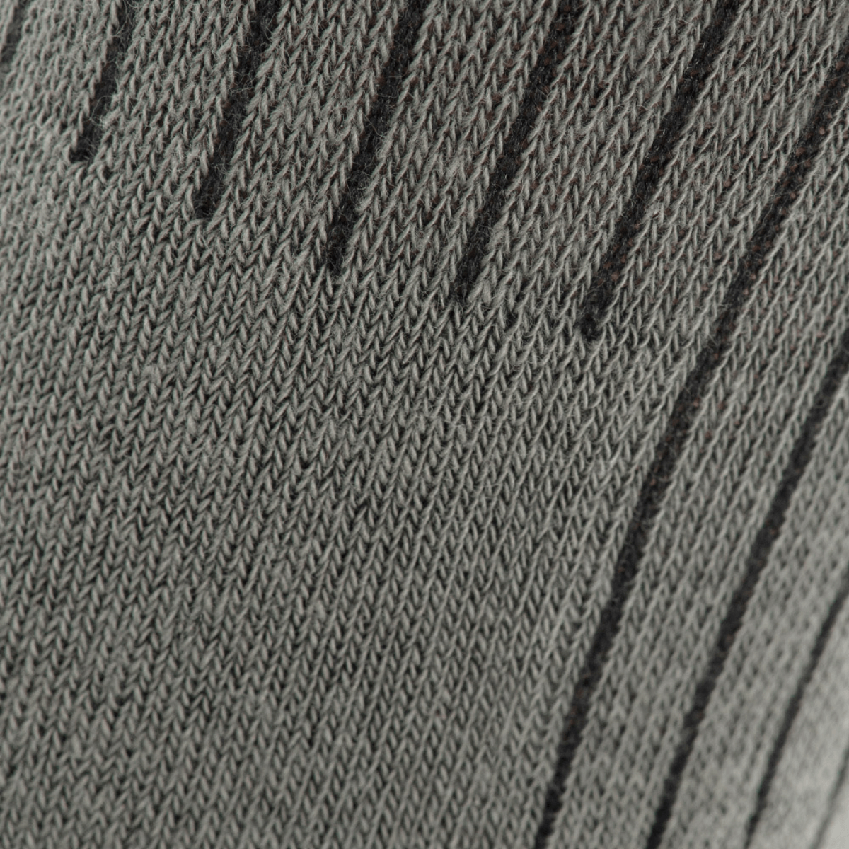 Nærbillede af M-Tac Høje Sokker Mk.2 med termozoner og støddæmpende funktioner til trekking og aktiv brug, grå striktekstur.