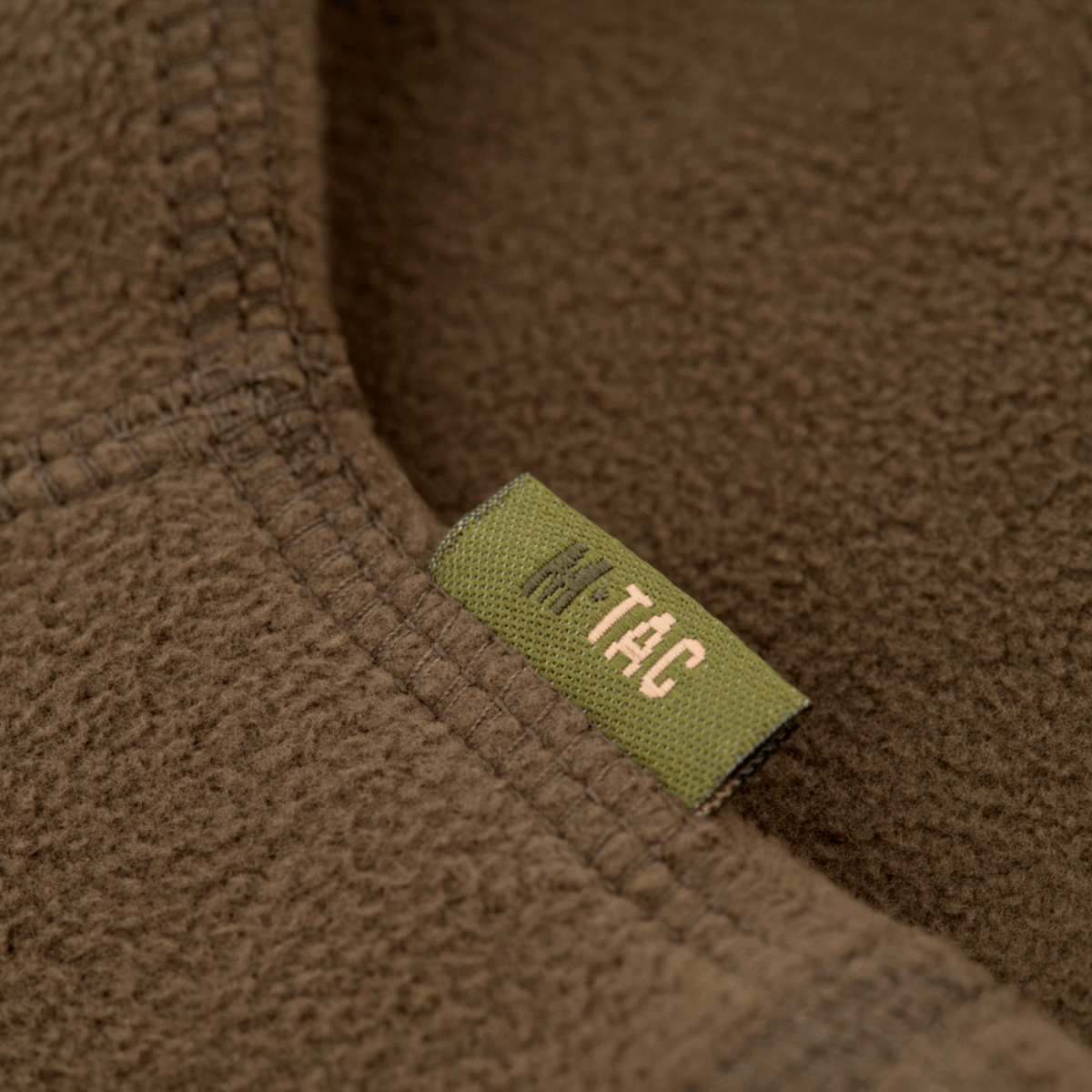 M-Tac Fleece Neck Gaiter (Tok Tube) close-up af blød og slidstærk fleece materiale, perfekt til koldt vejr og udendørs aktiviteter.