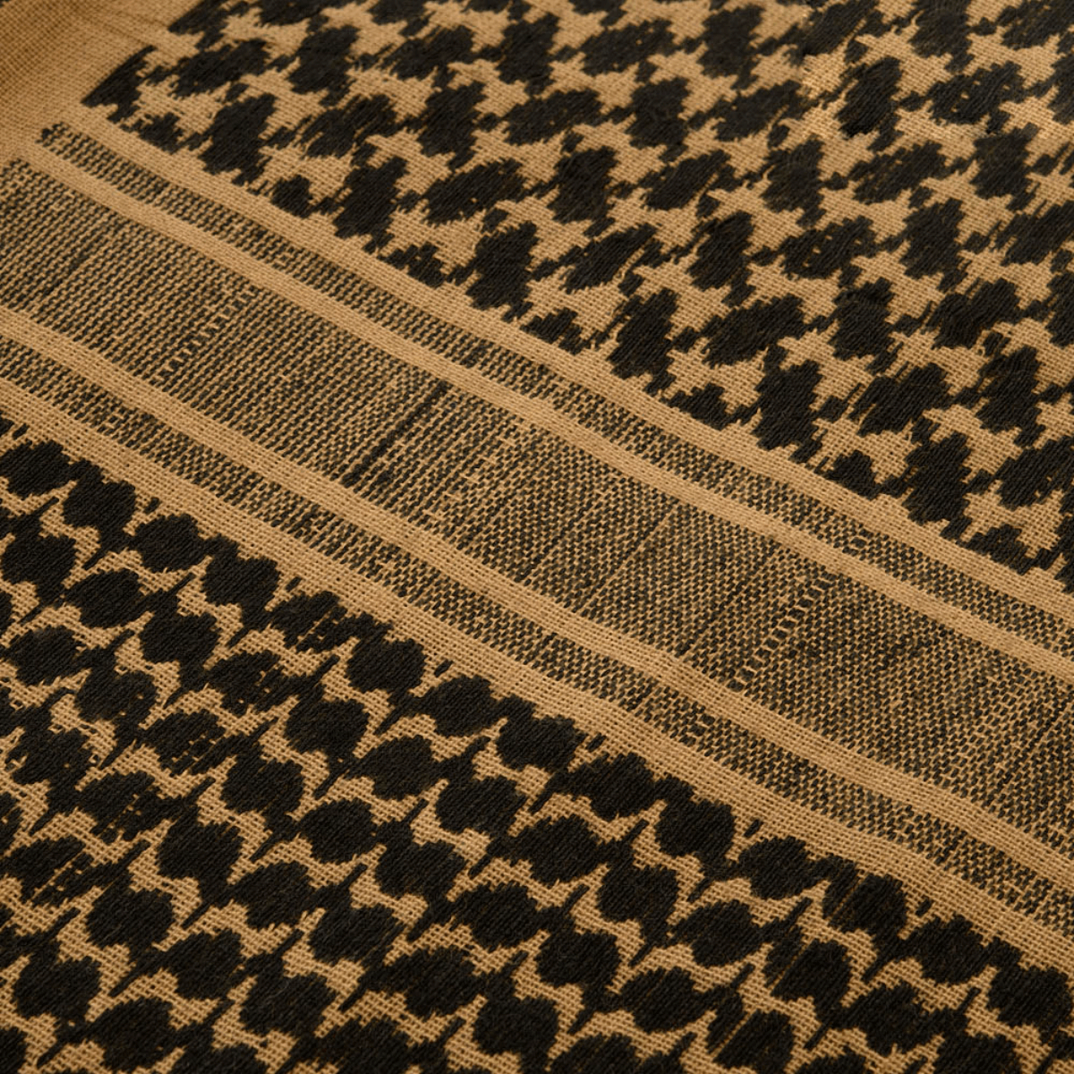 M-Tac Tæt Shemagh Tørklæde i 100% bomuld, sort og brun mønster, traditionelt design til beskyttelse mod sol, sand og vind.