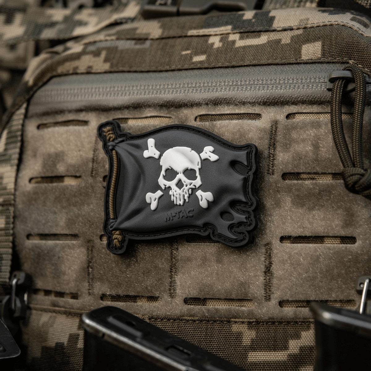 M-Tac Patch Jolly Roger PVC 3D morale patch, eventyrlyst, beslutsomhed, velcrofæste, perfekt til tøj og taktisk udstyr.