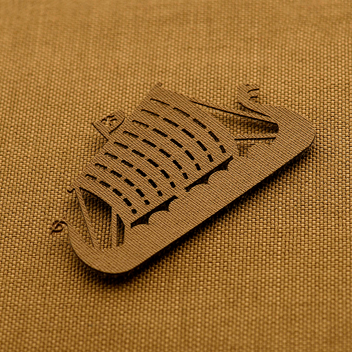M-Tac Patch Drakkar Laser Cut – Vikingeskib på en Cordura 500D baggrund, ideel til uniform, taske eller taktisk udstyr med Velcro fastgørelse.