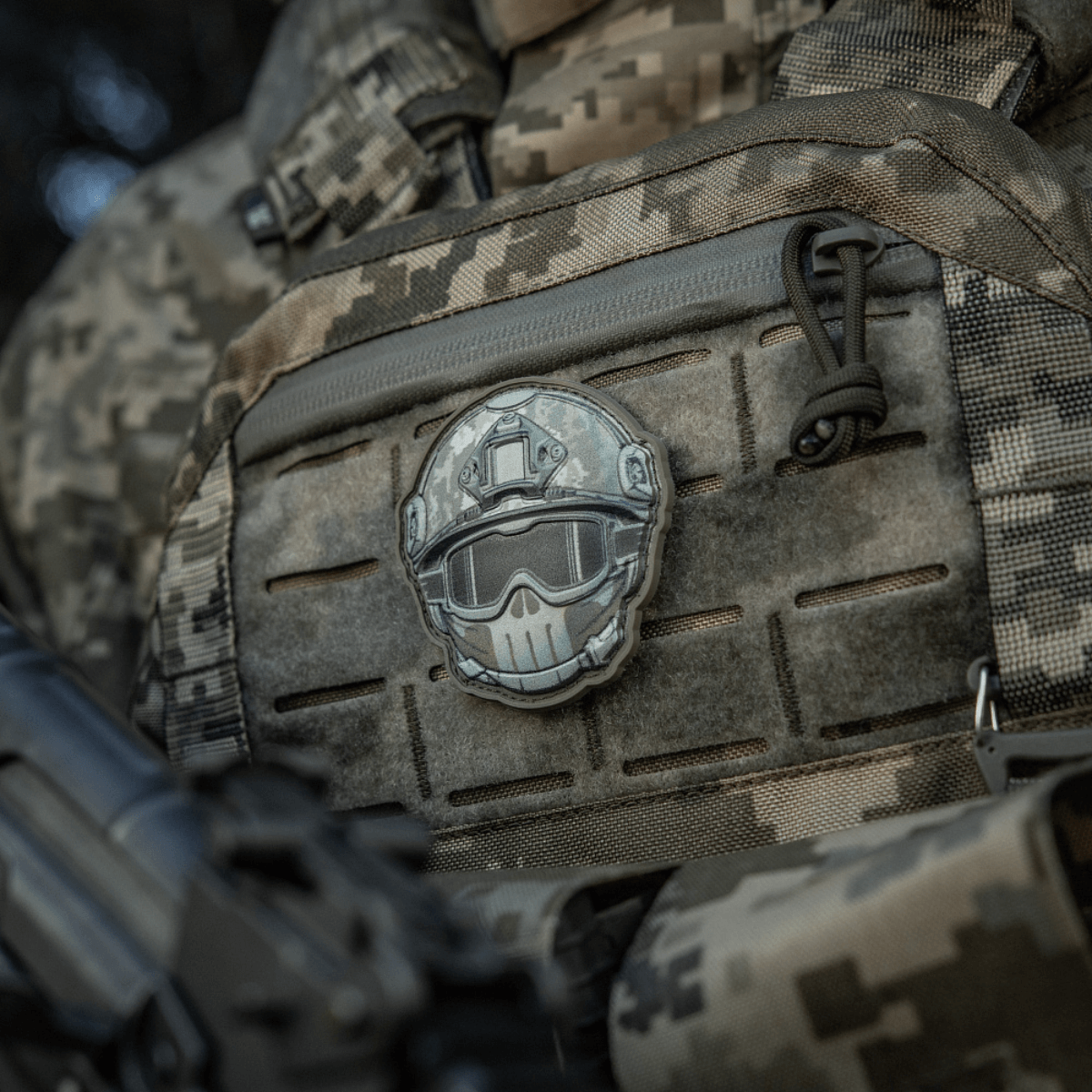 M-Tac Patch Emoji #20 med 3D-effekt og velcro på taktisk vest, sjov og stilfuld PVC morale patch til tøj og udstyr. Størrelse 6.5x6.5 cm.