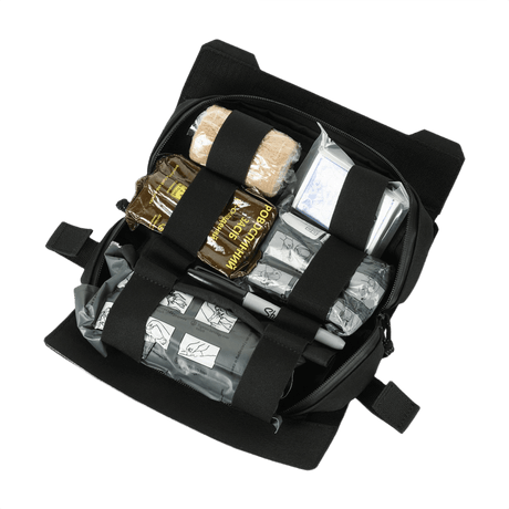 Åben M-Tac Horizontal Medical Pouch ROLL Elite med medicinske forsyninger, designet til effektiv lagring og slidstyrke, fremstillet af Cordura.