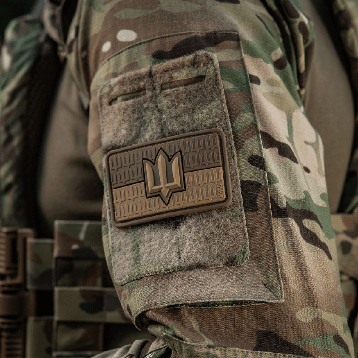 M-Tac patch Ukraine Flag med ZSU Trident PVC på camouflageuniform