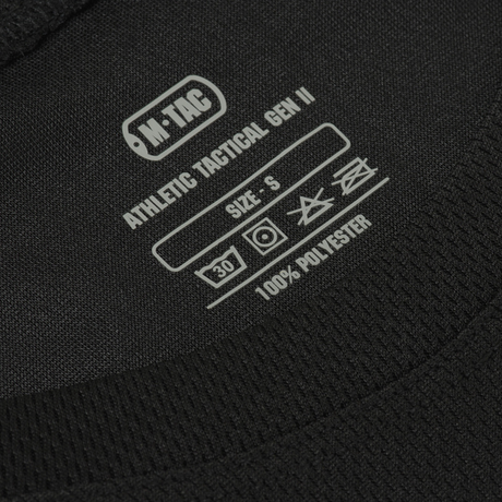 M-Tac Athletic Tactical Gen.II T-shirt label, der viser størrelse S og materiale 100 % polyester for forbedret ydeevne og åndbarhed.