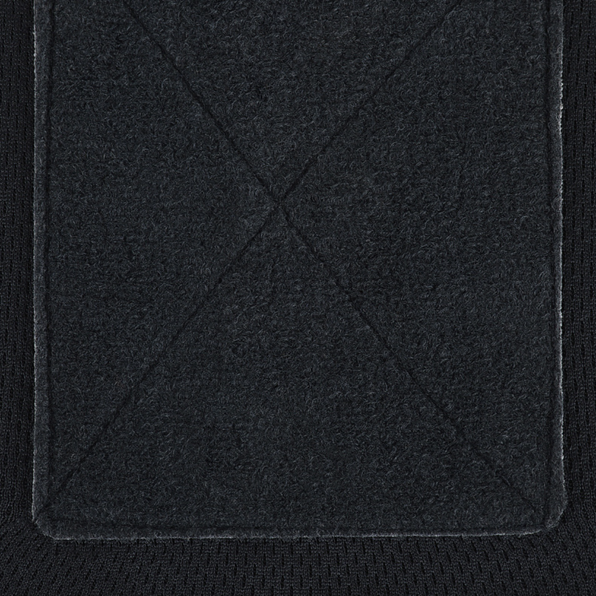 Detaljeret visning af M-Tac Athletic Tactical Gen.II T-shirt med high-tech stofdesign og syninger.