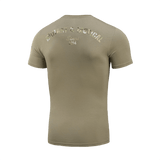 M-Tac T-Shirt Logo med camouflage og slogans "Born by Revolution – Hardened by War" og "Military & Tactical Since 2014" i beige bomuldsblanding.