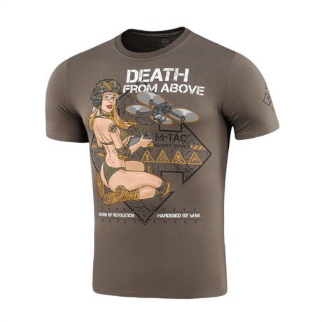 M-Tac T-Shirt Delivery Service med amerikansk Pin-Up-design og teksten 'Death from Above' kombinerer stil og styrke.