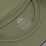 Nærbillede af M-Tac T-Shirt Comics Drone Girl i grøn, viser størrelsesmærkat og materiale, 93% bomuld, 7% elastan