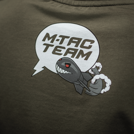 M-Tac T-Shirt Comics Drone Girl med tegneserietryk af drone med ondt smil og teksten 'M-TAC TEAM'. Hylder ukrainske droneoperatører.