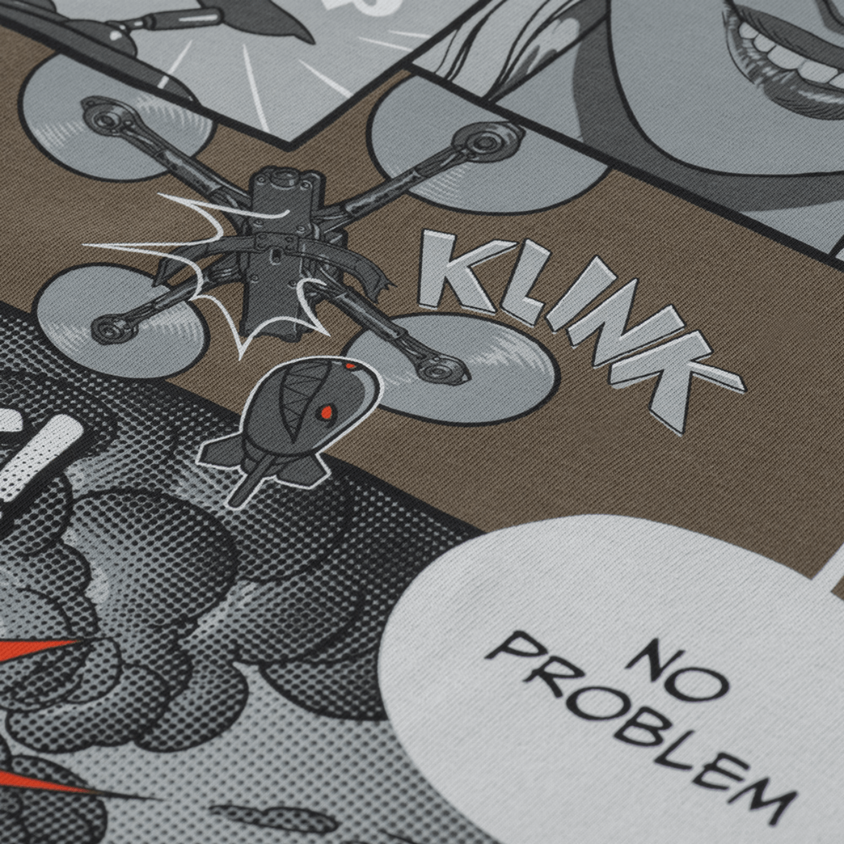 M-Tac T-Shirt Comics Drone Girl med FPV-pilot og drone i tegneseriestil, der symboliserer styrke og præcision på slagmarken.