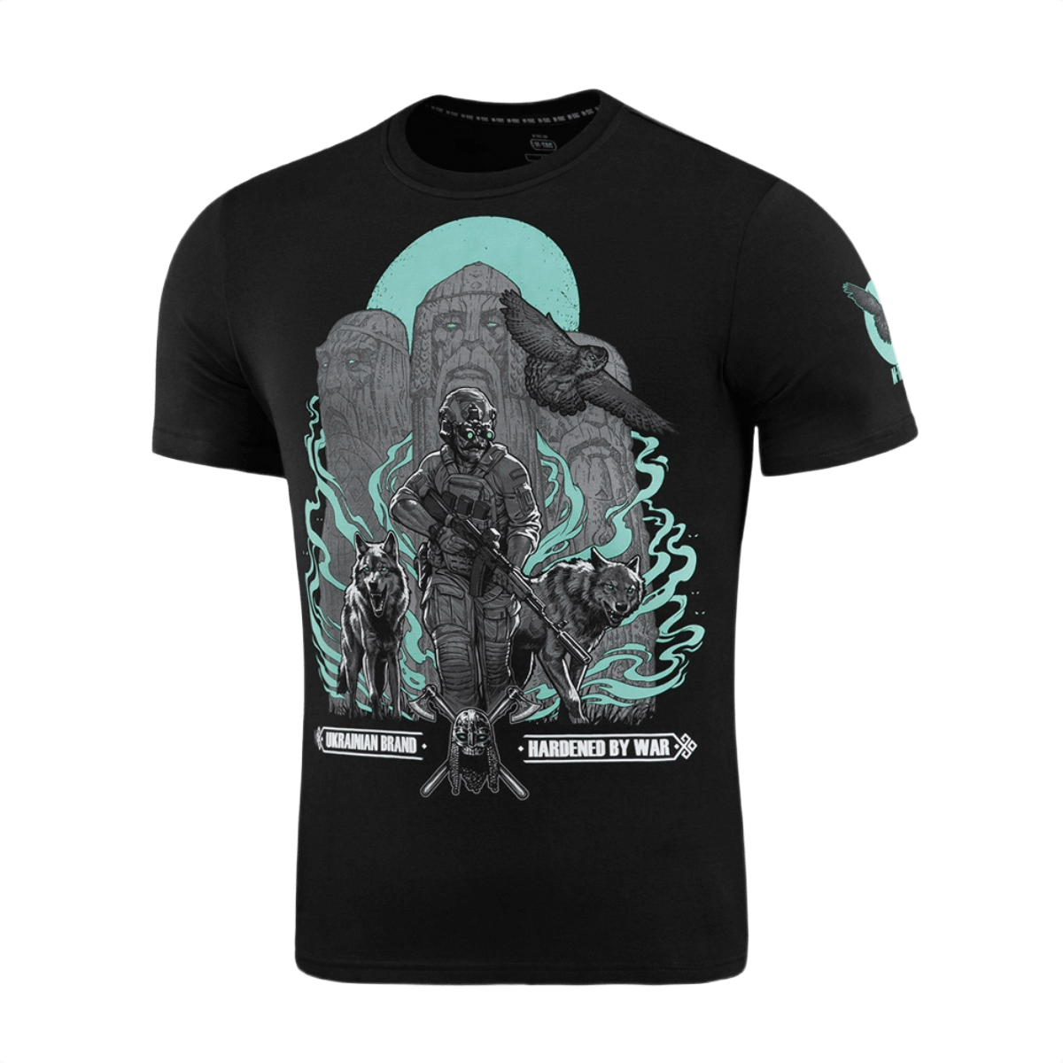 M-Tac T-Shirt Our Land med moderne militærmand, ugle og ulv, symboler på ukrainsk styrke og historie.