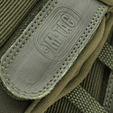 Nærbillede af M-Tac Handsker Assault Tactical Mk.4 med forstærket håndflade og velcro, ideel til våbenhåndtering.