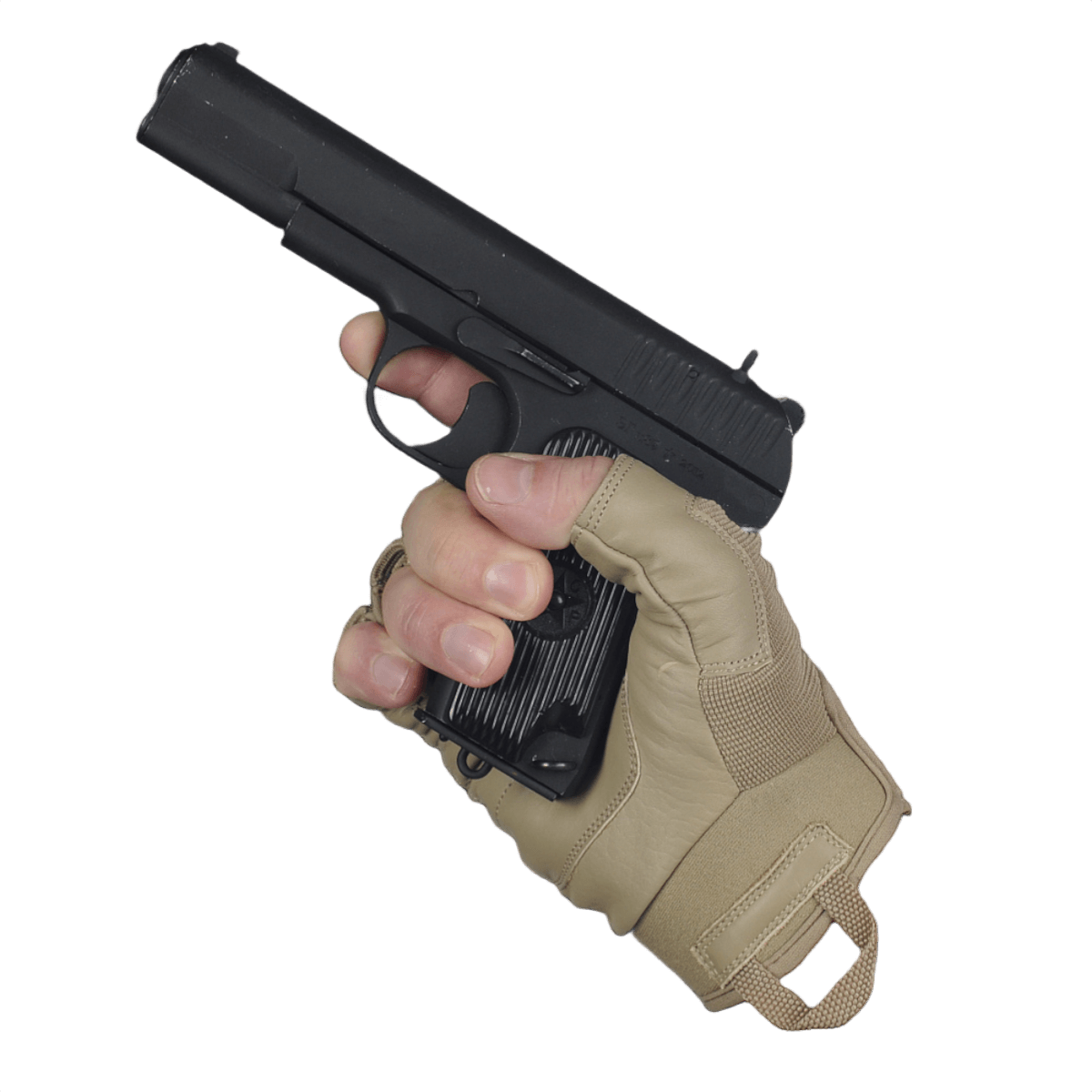 M-Tac Fingerløse Handsker Assault Tactical Mk.4 viser greb om pistol for forbedret kontrol og sikkerhed.
