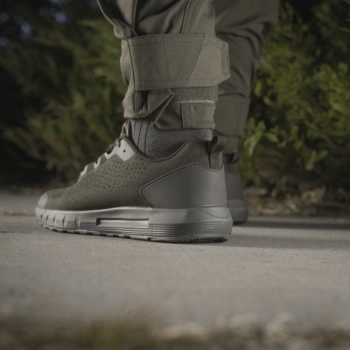 M-Tac Summer Pro Sneakers i gunmetal look, perfekt til hverdag og outdoor, med åndbart design og EVA-skum sål for komfort.