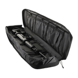 Åben M‑Tac Våbenetui 128 cm med våben indeni, polstret indlæg og velcrostropper til sikker opbevaring. Fremstillet af 100% polyester.