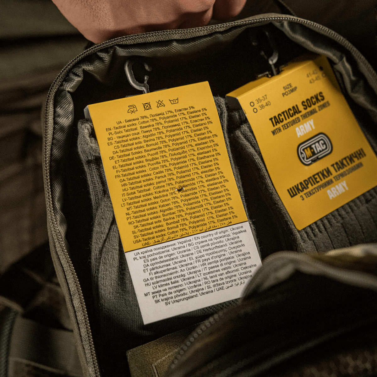 M-Tac Sokker Tactical Army pakket i en taske, designet til komfort og holdbarhed, perfekt til hverdagsbrug og lange ture.