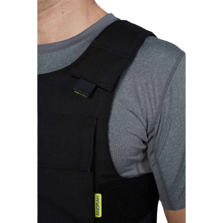 Anorak Duty III Cover ergonomisk design til politibetjente og kystvagtpersonel, letvægts med antibakterielle og temperaturregulerende egenskaber.