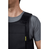 Anorak Duty IV Cover i CORDURA® materiale, brugt af politibetjente med ergonomiske funktioner for komfort og antibakterielle egenskaber.