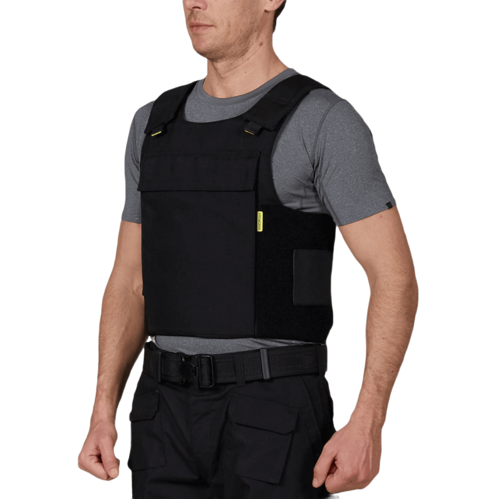 Mand iført Anorak Duty III Cover ergonomisk politivest med CORDURA® og 3D SPACER Coolmax® materialer til temperaturregulering og beskyttelse.