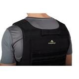 Anorak Tactical I Cover i brug på person, designet til politiet og militæret med 360° PALS webbing for MOLLE udstyrsmontering.