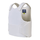 Anorak Titanium® Concealable I Stik & Skudsikker Vest i hvid, designet til maksimal skjult beskyttelse, NIJ niveau IIIA certificeret.
