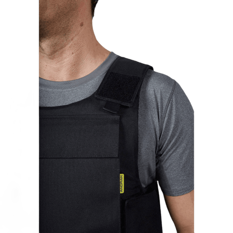 Anorak Titanium® Duty IV Stik & Skudsikker Vest tilbyder Level IIIA beskyttelse, ideel til politibetjente. Designet til maksimal ergonomi.