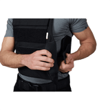 Anorak Chromium® Duty II Skudsikker Vest iført af en person, viser ergonomisk design og funktionalitet, ideel til politibetjente.