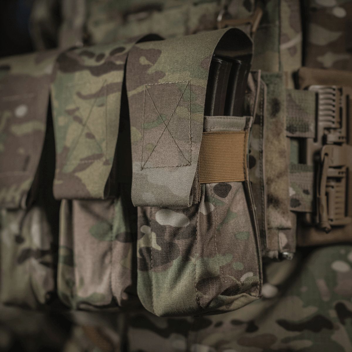 M-Tac taske til 2 magasiner lavet af slidstærkt Cordura-materiale, ideelt til militær- og politibrug. Fås i robust 1000d og 500d.