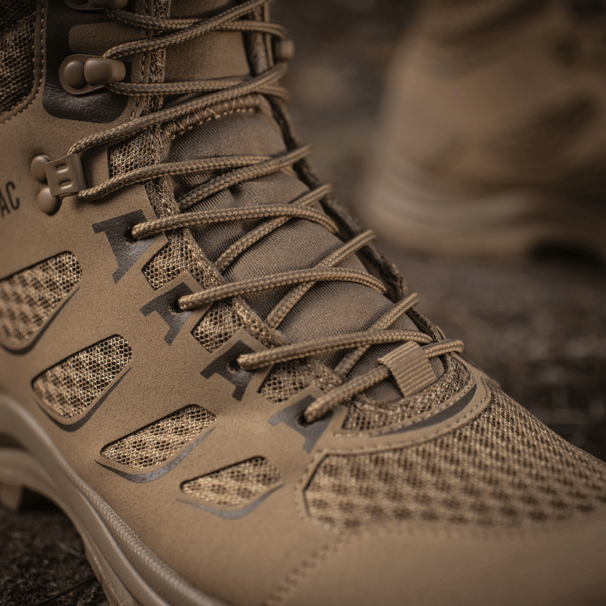 M-Tac Taktiske Sommerstøvler Iva med åndbart mesh og syntetisk nubuck, designet til komfort og ventilation i varme forhold.