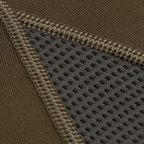 Detaljer af M-Tac ThermoLine Termoundertøj stof med åndbar mesh og slidstærke sømme til maksimal komfort og varmeisolering.