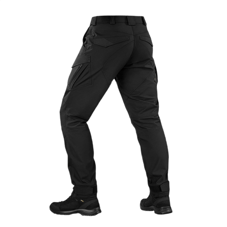 "M-Tac Aggressor Special Edition Bukser i sort bagfra, designet til komfort og holdbarhed med elastisk talje og taktiske lommer."